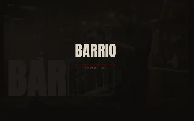 Web de BARRIO: cuadro del video de un corte de pelo.